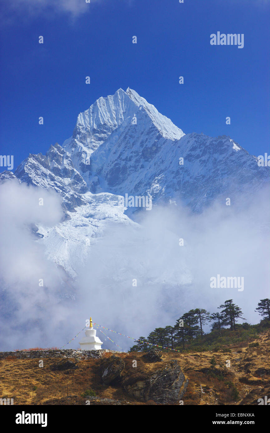 Thamserku, vista desde arriba de Khumjung, Nepal Khumbu Himal Foto de stock
