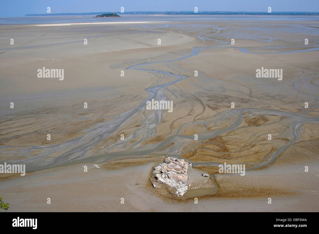 Tideland de arena durante la marea baja, Francia, Bretaña Foto de stock