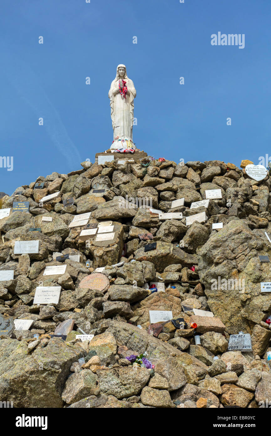 Estatua de la Virgen de las Nieves, Col de Bavella, Córcega, Francia Foto de stock