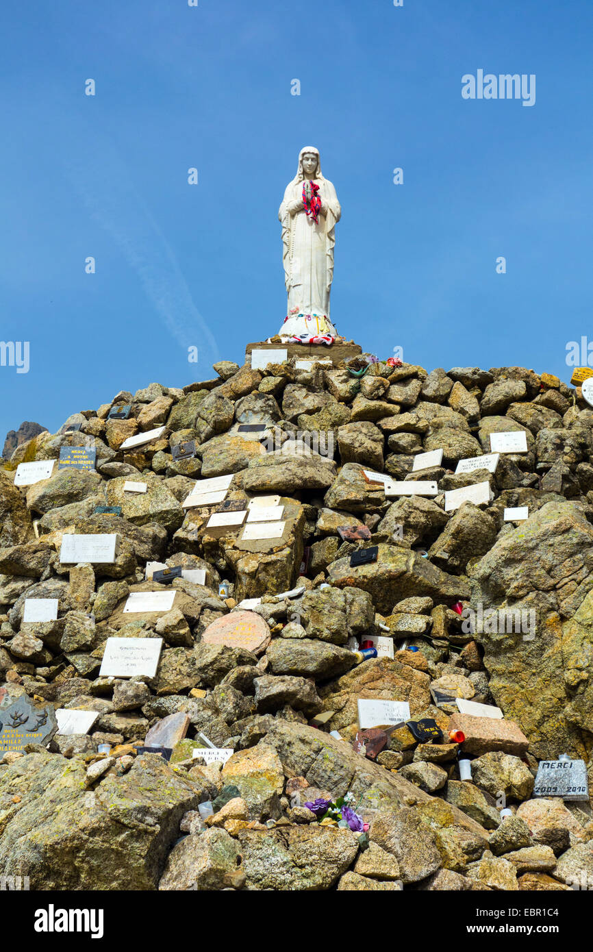 Estatua de la Virgen de las Nieves, Col de Bavella, Córcega, Francia Foto de stock