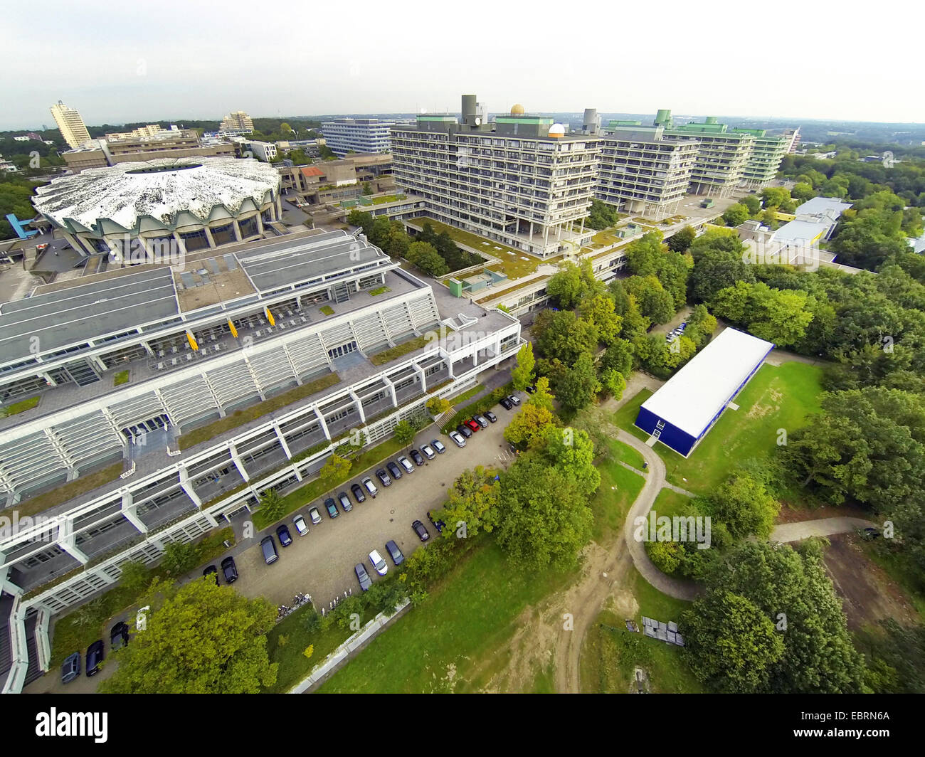 Vista aérea de la Ruhr-Universitaet Bochum con el refectorio, el Audimax, ciencias naturales y ciencias de la ingeniería, en Alemania, en Renania del Norte-Westfalia, área de Ruhr, Bochum Foto de stock