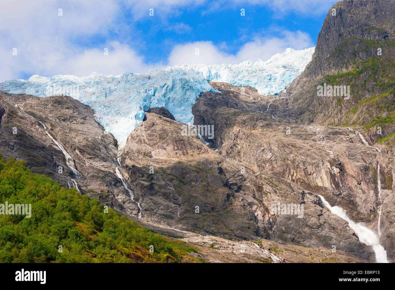 Y glaciar glaciar Jostedalsbreen stream, Noruega, el Parque Nacional Jostedalsbreen, Supphella Foto de stock