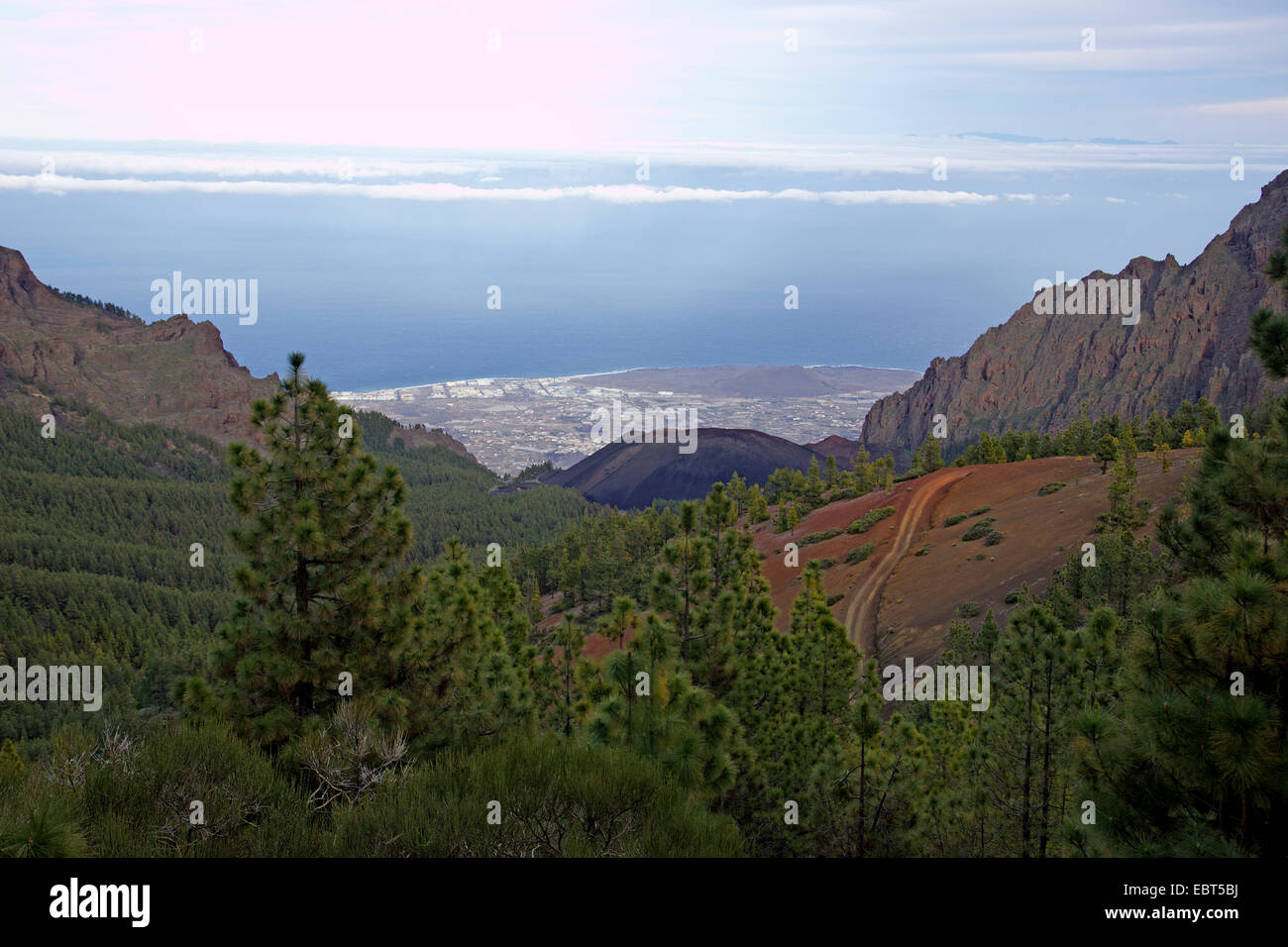 Vista desde la Crucita en Valle de Güímar, Islas Canarias, Tenerife, Cumbre dorsal Foto de stock