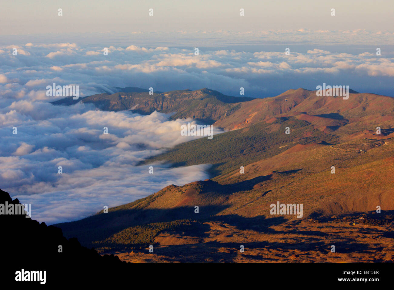 La Cumbre dorsal de la cresta de la montaña en la luz del atardecer, Islas Canarias, Tenerife Foto de stock