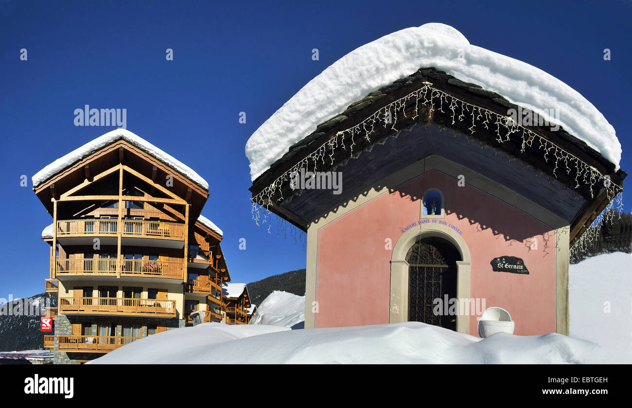 Pueblo de montaña en la nieve, Francia, Savoie, Sainte Foy Tarentaise Foto de stock