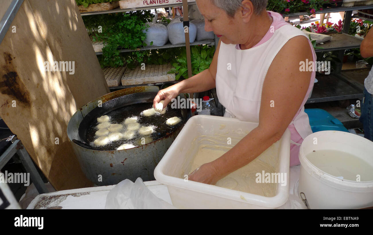 DONUTS y bollería PARA VENTA EN UN MERCADO Fotografía de stock - Alamy