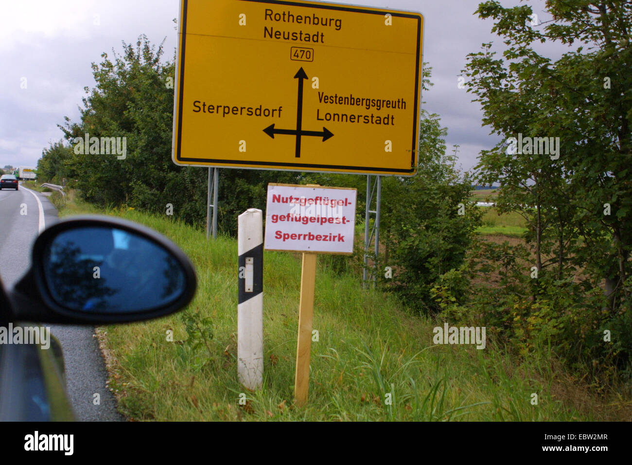 Señal de información , marcando la entrada a la zona restringida de la "gripe aviar", Alemania Foto de stock