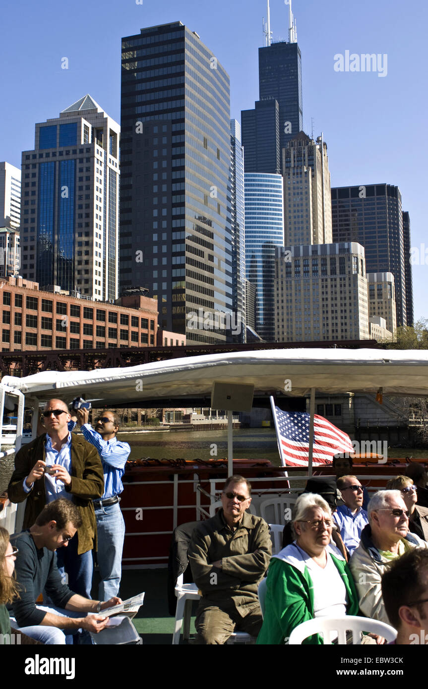En un barco de excursión turística en Chicago, Chicago, Illinois, EE.UU. Foto de stock