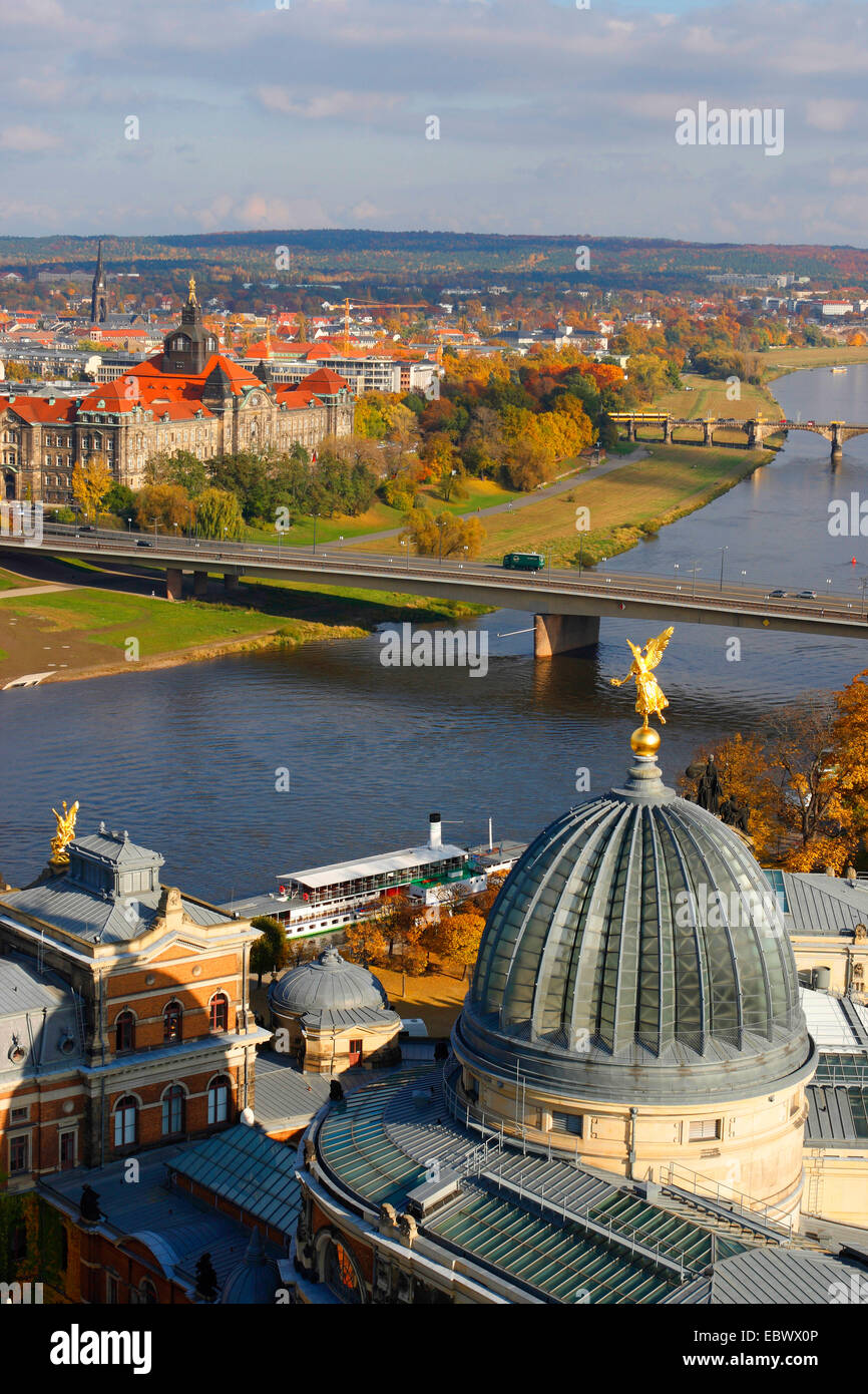 Academia de Bellas Artes en el río Elba, Alemania, en el Estado federado de Sajonia, Dresden Foto de stock