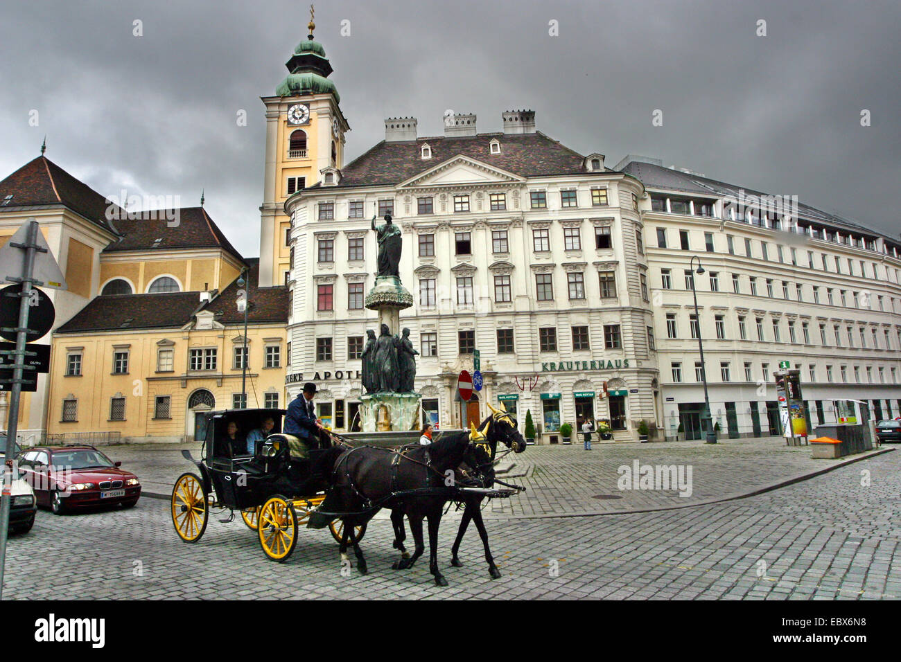 Cabina, fiaker, con turistas delante del Austria, Austria, Freyung, Viena Foto de stock