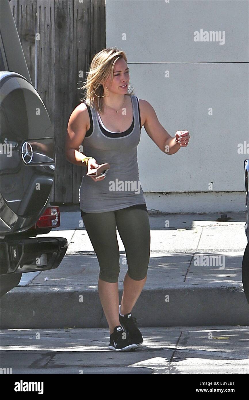 Hilary Duff deja el gimnasio y mira Buff y tonos de ejercer con: Hilary  Duff donde: Los Angeles, California, Estados Unidos Cuándo: 02 Jun 2014  Fotografía de stock - Alamy