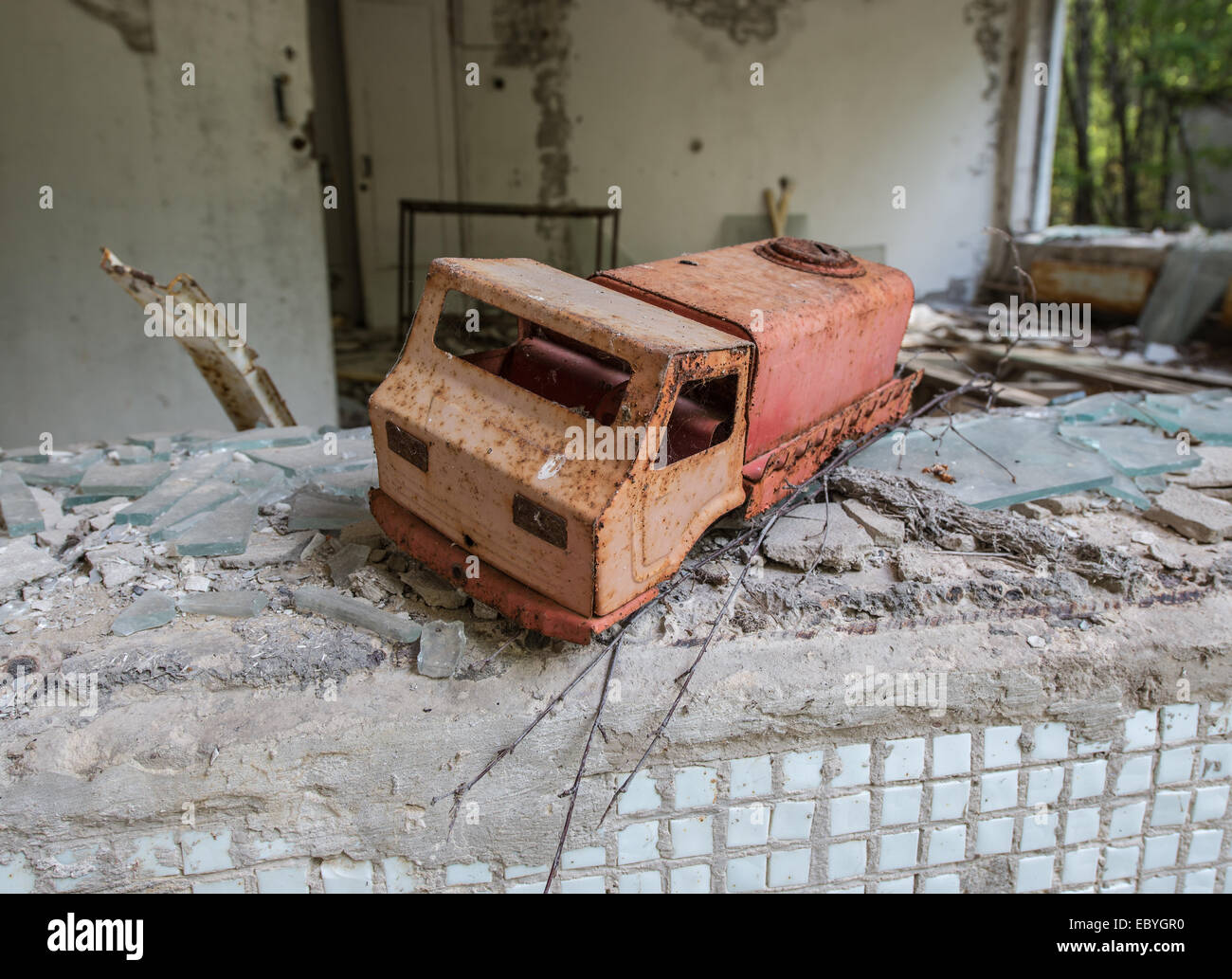 Clínica preventiva 'Solnechny' (Sunny) en la ciudad de Pripyat abandonada, la zona de exclusión de Chernobyl, Ucrania Foto de stock