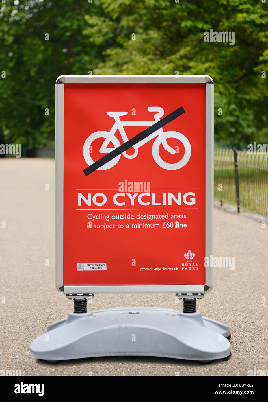 No hay signo de ciclismo, St James Park, Londres, Reino Unido. Foto de stock