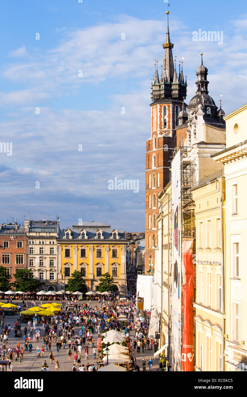 El Rynek Glowny en la vieja ciudad de Krakow, Polonia Foto de stock
