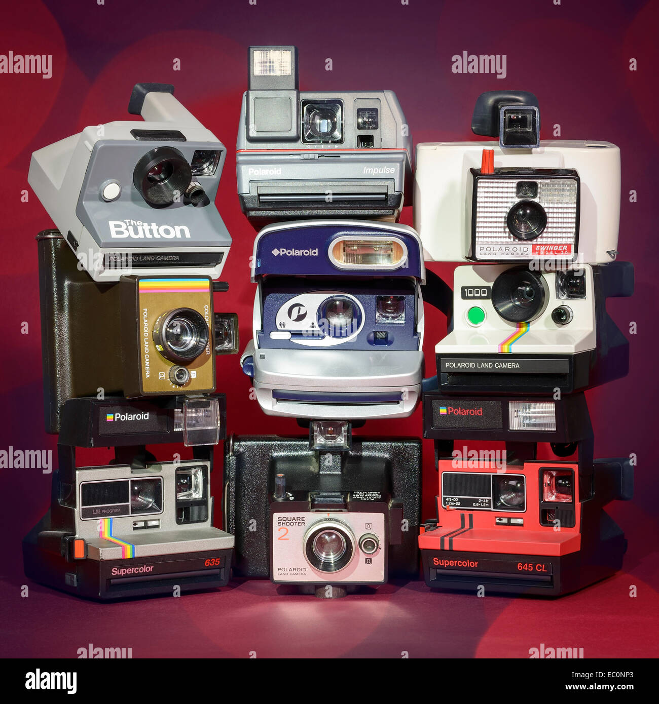 Una colección de vintage retro cámaras de película instantánea Polaroid Foto de stock