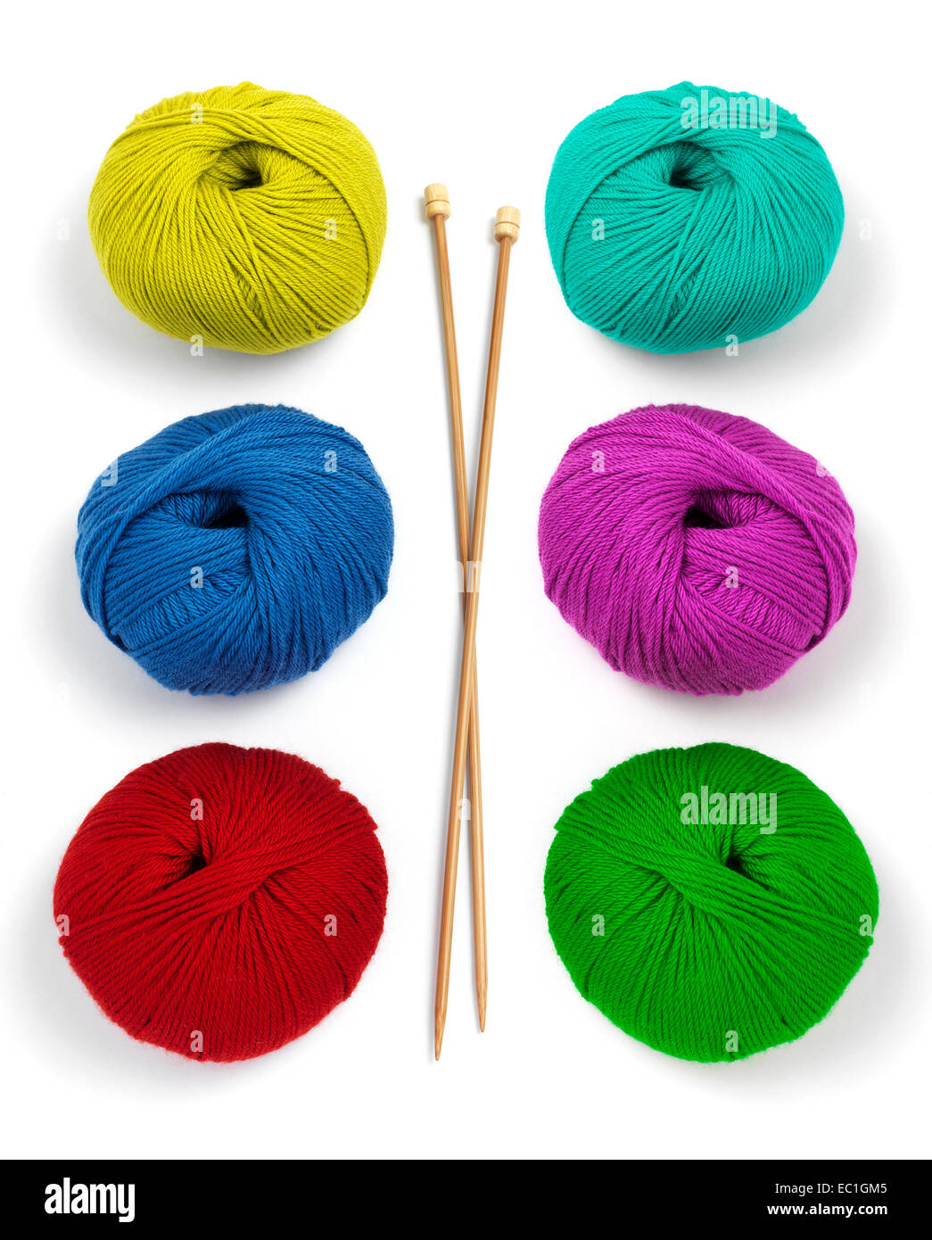 Bola de lana con la aguja de tejer Foto de stock