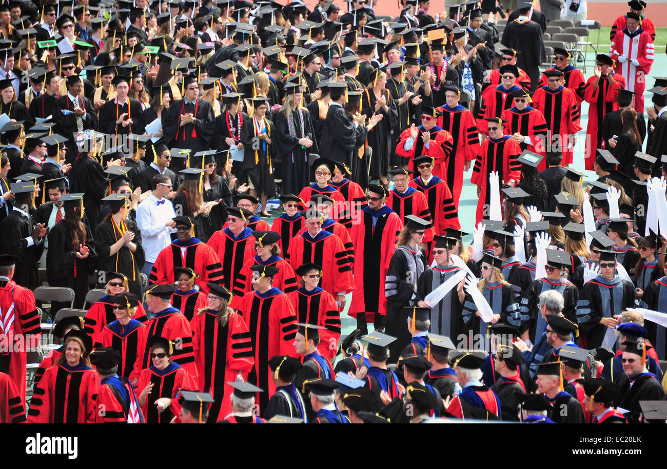 La ceremonia de graduación de la Universidad de Cornell, un estadio de