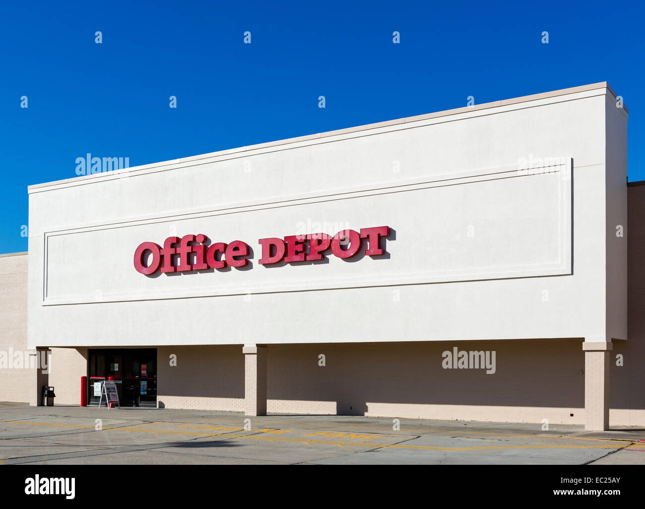 Office depot store fotografías e imágenes de alta resolución - Alamy