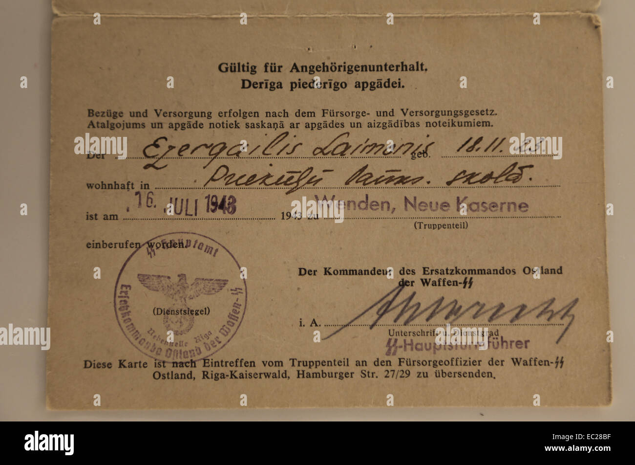Ocupación alemana de Letonia (WWII). Orden de reclutamiento en los SS letones legión de voluntarios. 1943. Creado por Hitler. Letonia, Oc Foto de stock