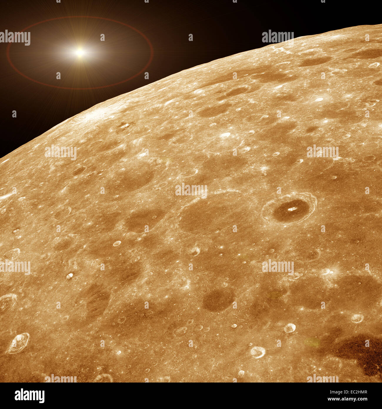 Estrella distante y acercamiento de la superficie de la luna Foto de stock