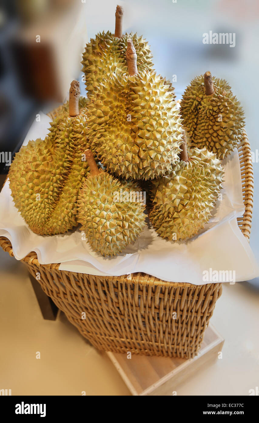 Foto de deliciosas frutas exóticas duriones Foto de stock