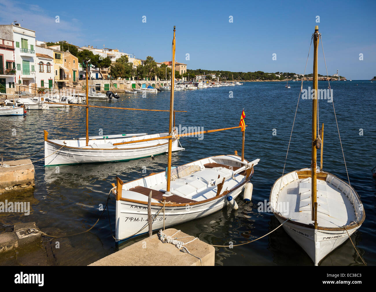 Feluchos, barcos de pesca tradicionales, el puerto de Porto Colom, Mallorca, Islas Baleares, España Foto de stock