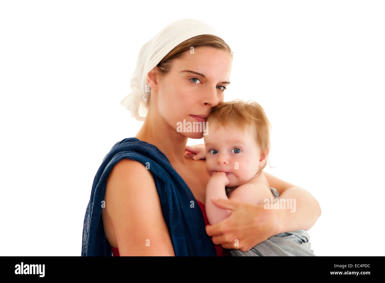 Madre sosteniendo a su bebé la imagen transfiere el clásico tema de Madonna en la actualidad Foto de stock