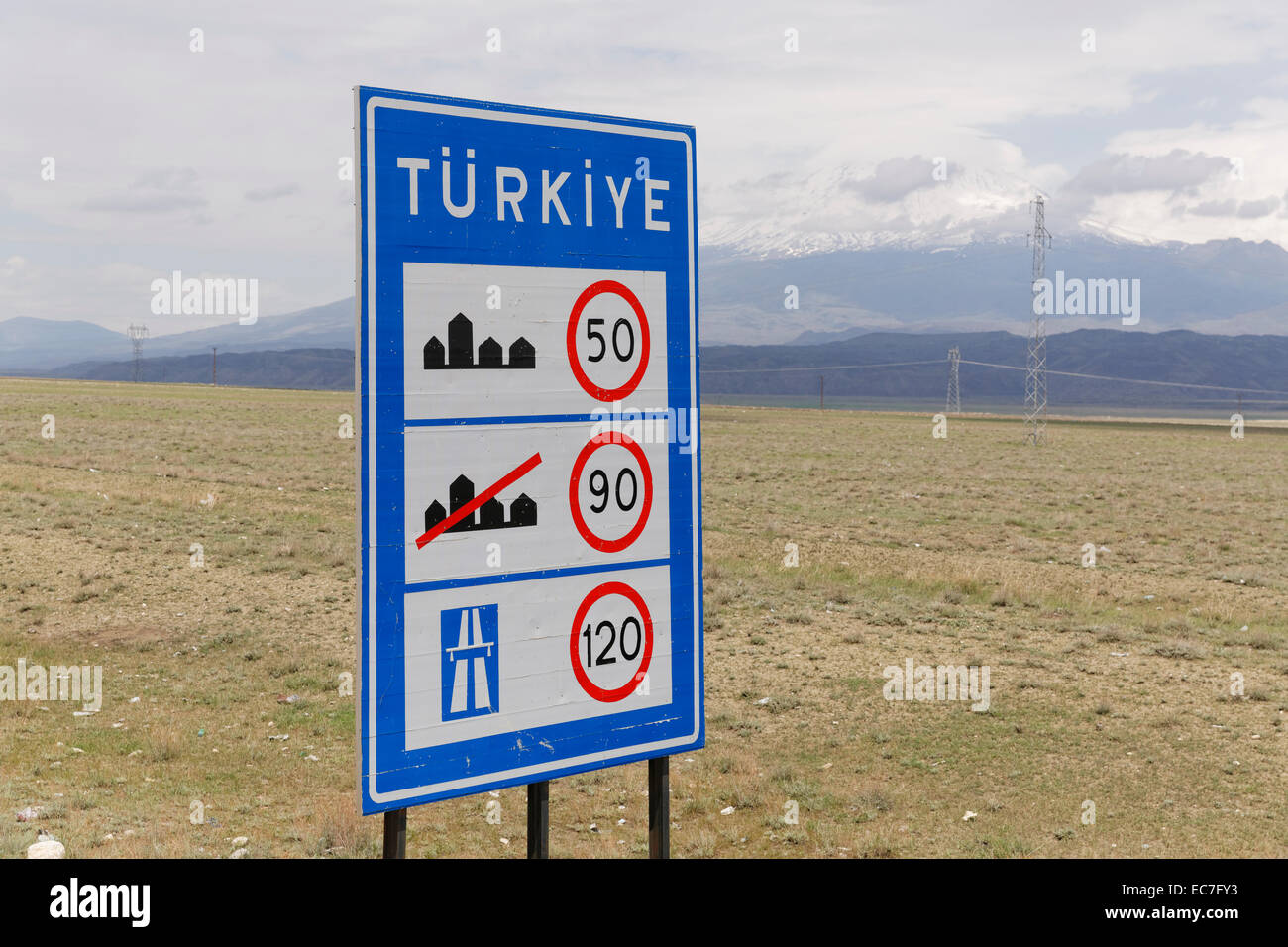 Turquía, provincia de Dogubeyazit, signo del límite de velocidad Foto de stock