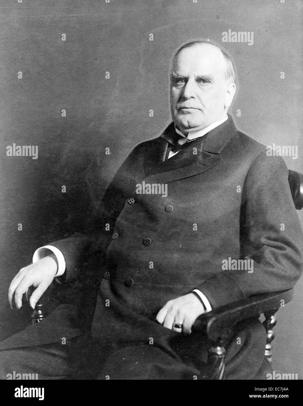 Tres cuartos de longitud retrato del presidente William McKinley. Durante su tiempo como presidente de los Estados Unidos llevó a la victoria en la Guerra Hispano-Estadounidense y elevada protección arancelaria para promover la industria norteamericana. Foto de stock