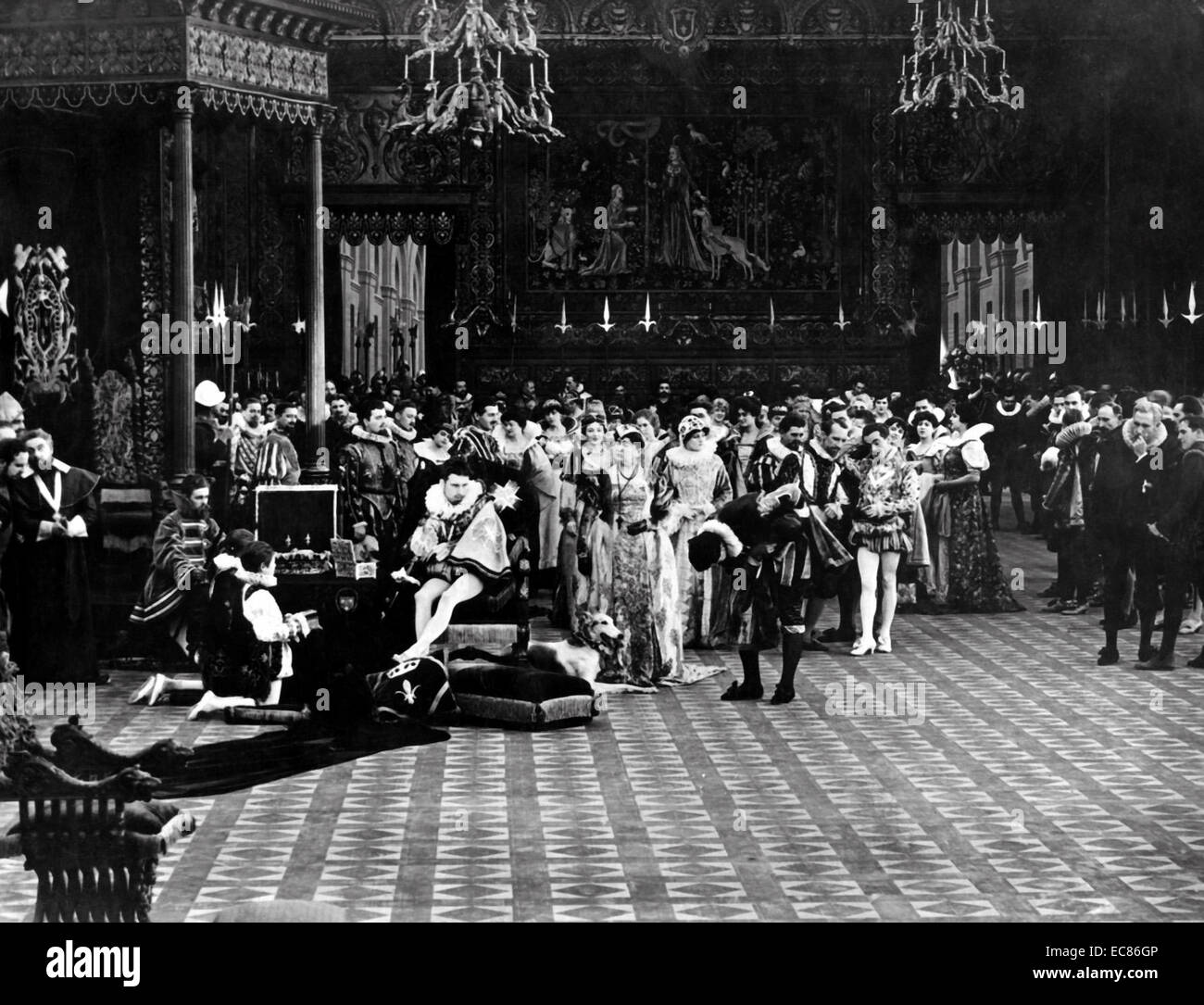 Todavía de la película muda "intolerancia" dirigida por D. W. Griffith. Mirando Lillian Gash, Mae Marsh, Erich Von Stroheim y Douglas Fairbanks. Fechada en 1916 Foto de stock