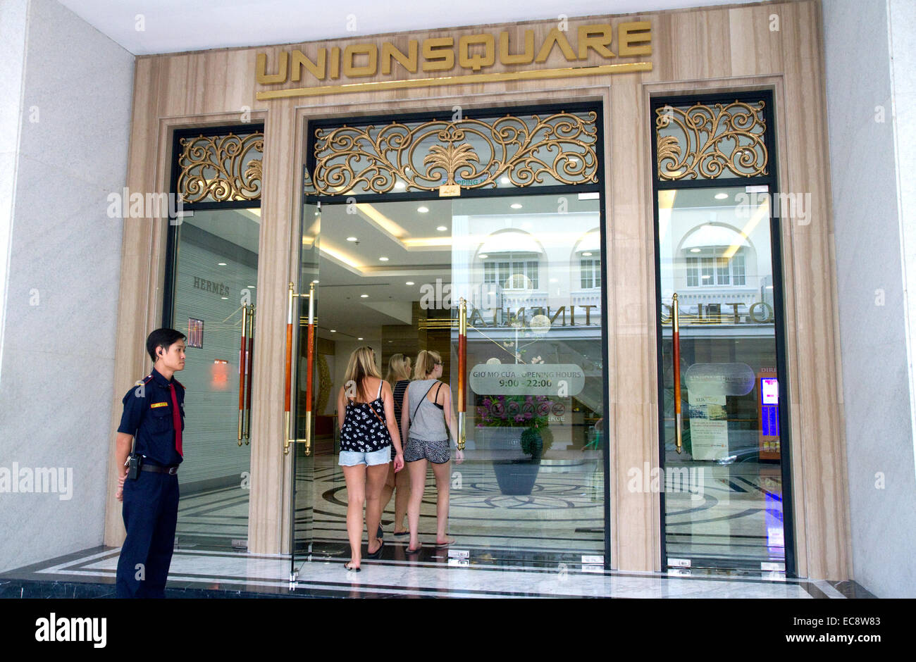 Entrada exterior en Union Square shopping mall, en la ciudad de Ho Chi Minh, Vietnam. Foto de stock