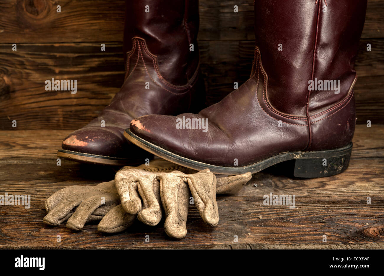 Botas Vaqueras y guantes de Fotografía stock - Alamy