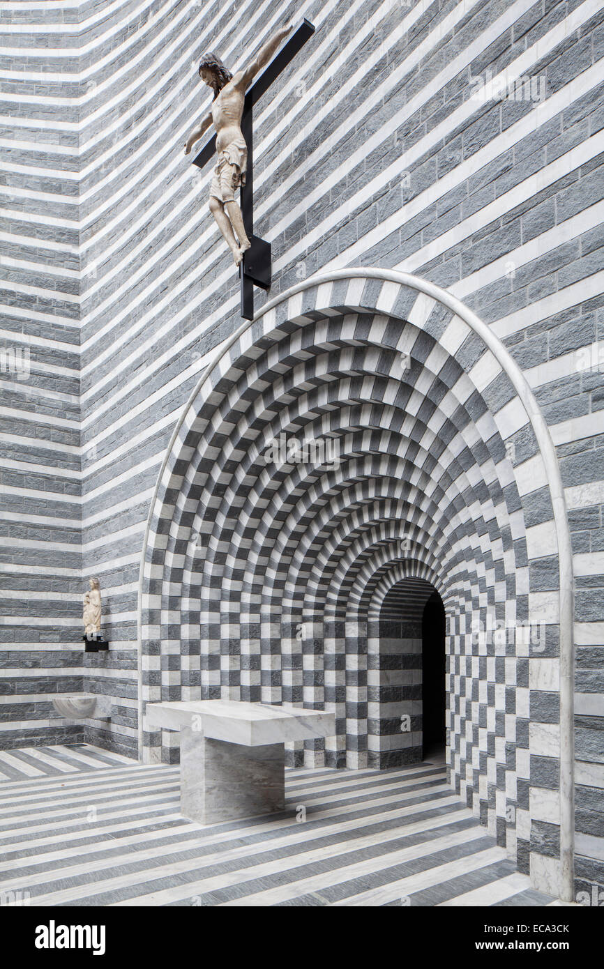 Interior de la iglesia de San Giovanni Battista, del arquitecto Mario Botta, fusio, mogno, lavizzara, cantón del Tesino, Suiza Fotografía de stock - Alamy Interior de la iglesia de San Giovanni Battista, del arquitecto Mario Botta, fusio, mogno, lavizzara, cantón del Tesino, Suiza Fotografía de stock - Alamy