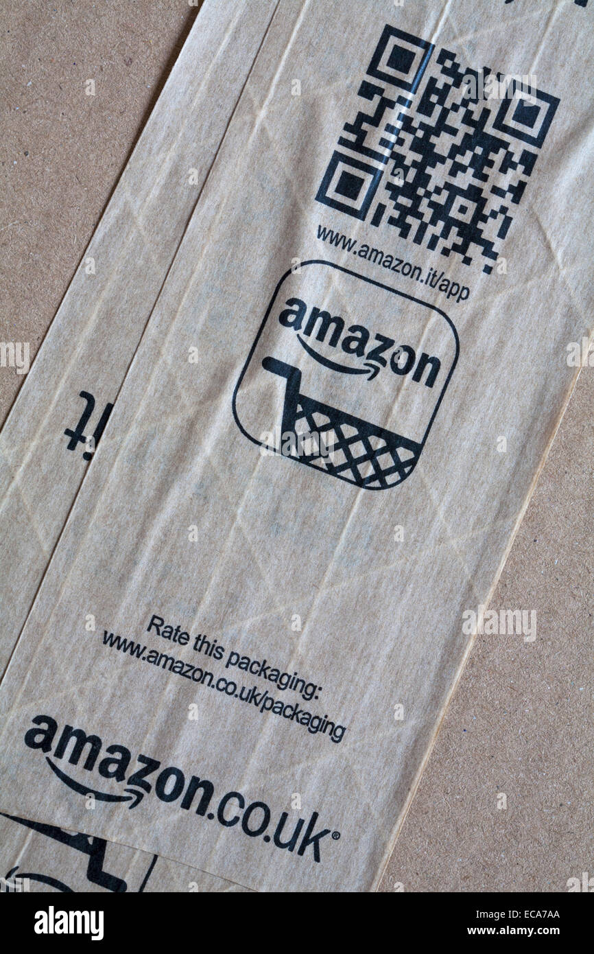 Amazon App cesta logo y escanear mi código QR código de respuesta rápida  sobre parcela de Amazon Fotografía de stock - Alamy