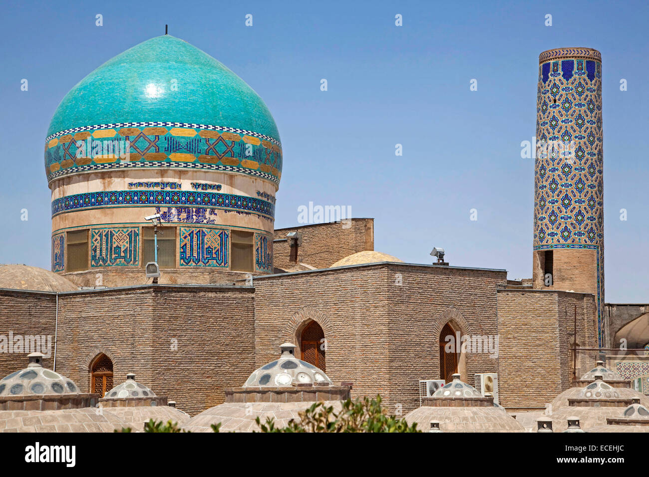 Santuario del Imam Reza, la mezquita más grande del mundo en la ciudad de Mashhad, Razavi Khorasan, Irán Foto de stock