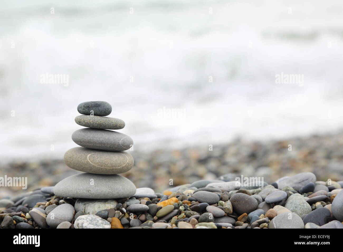 Seashore fondo con construcción de piedra Foto de stock