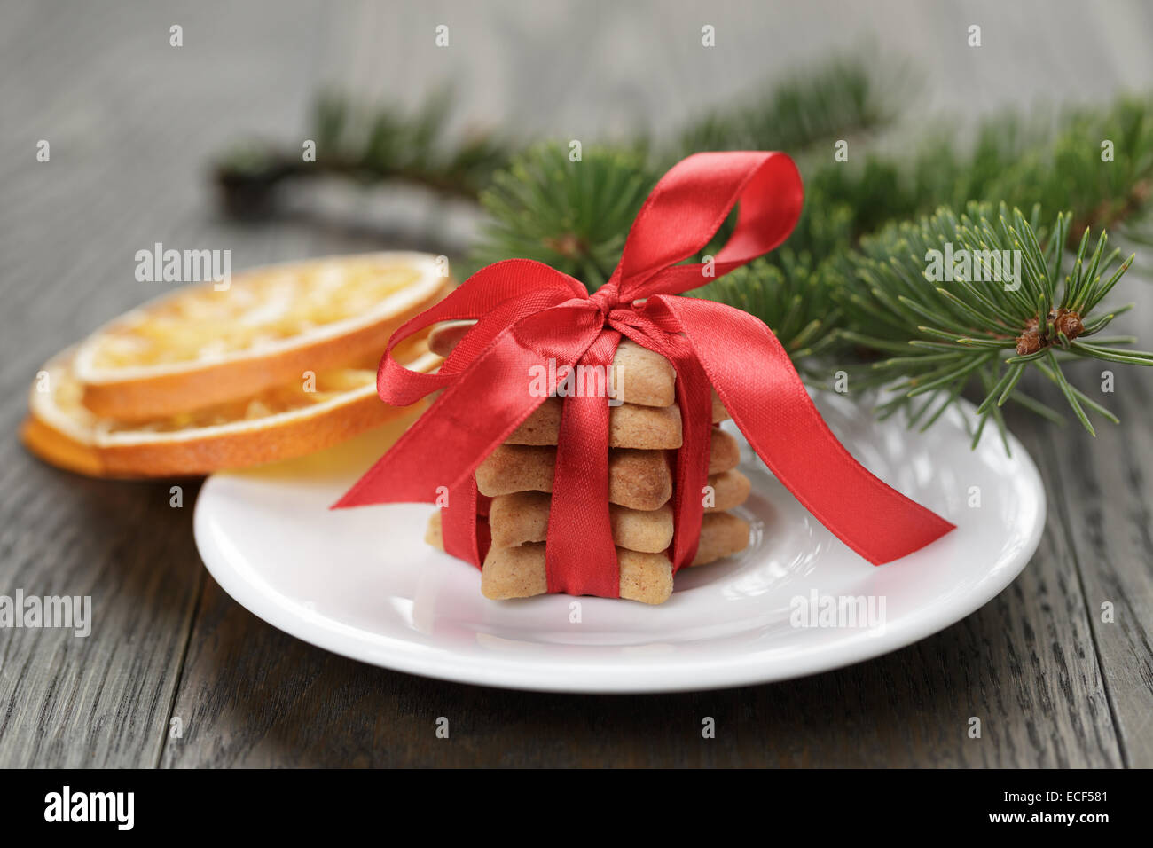 Cookies estrella casero atado con cinta, rústica foto Foto de stock