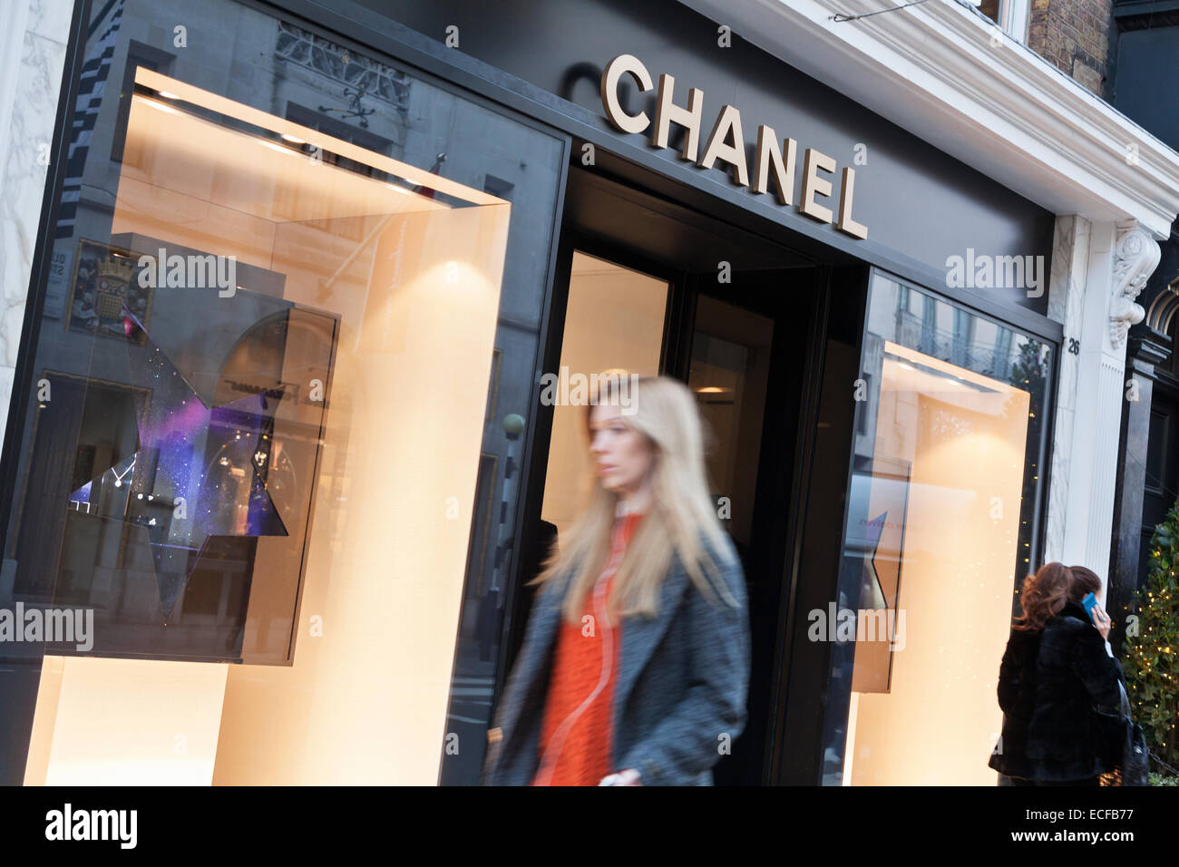 Tienda de moda Chanel en New Bond Street Foto de stock
