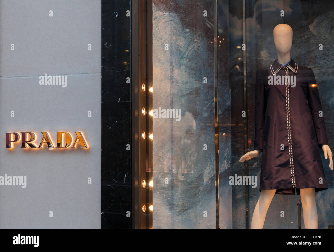 Prada tienda de moda en New Bond Street Foto de stock