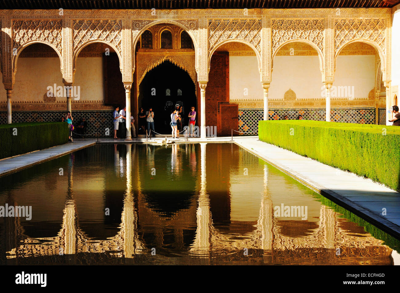 Granada, la Alhambra, el Palacio de Comares, el Patio de los Arrayanes Foto de stock