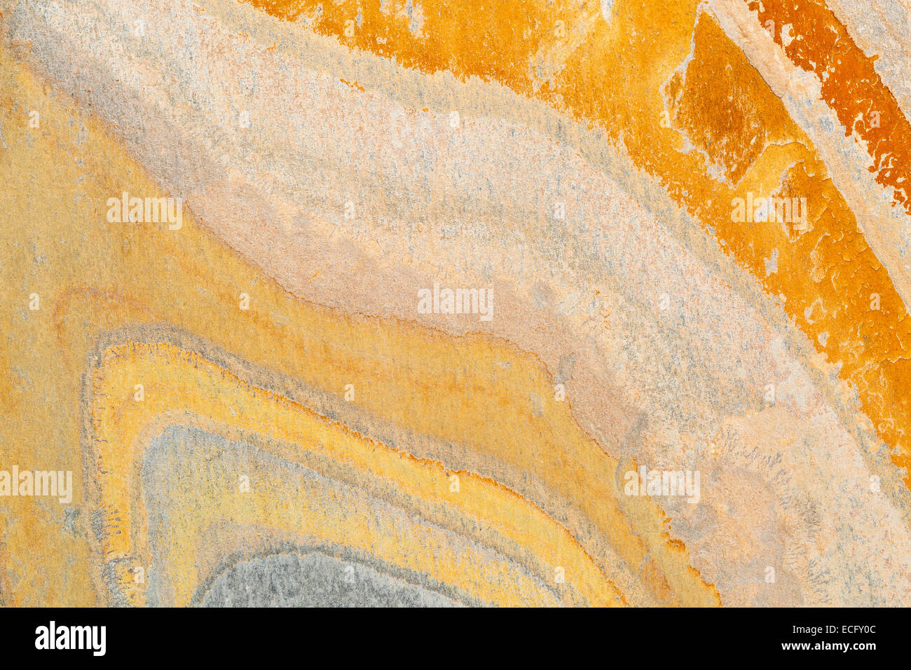 Plana, naranja, amarillo y azul piedra pizarra con patrón de onda abstracta Foto de stock