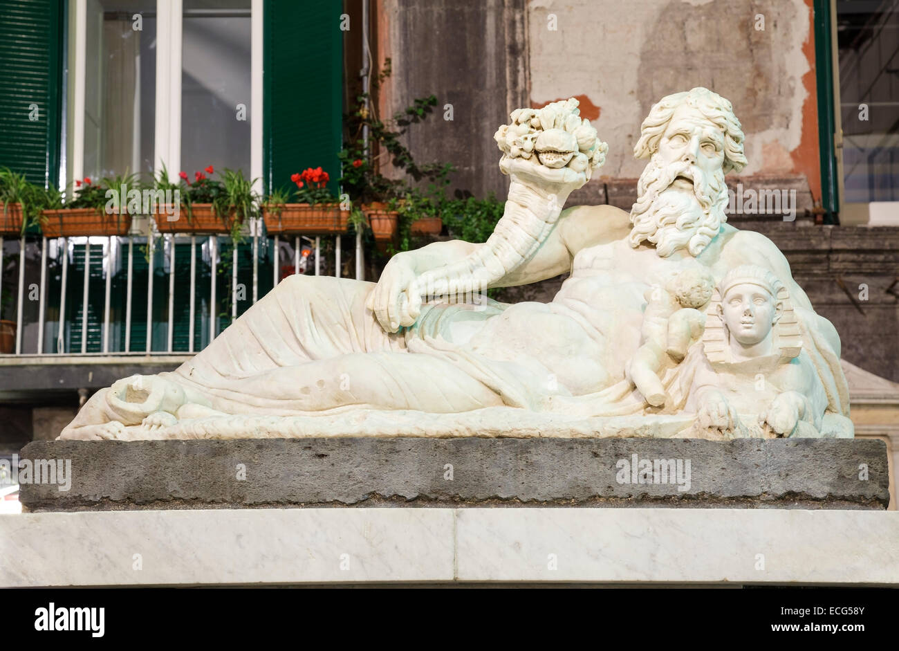 Estatua del dios del Nilo / cuerpo de Nápoles, Nápoles, Campania, Italia Foto de stock