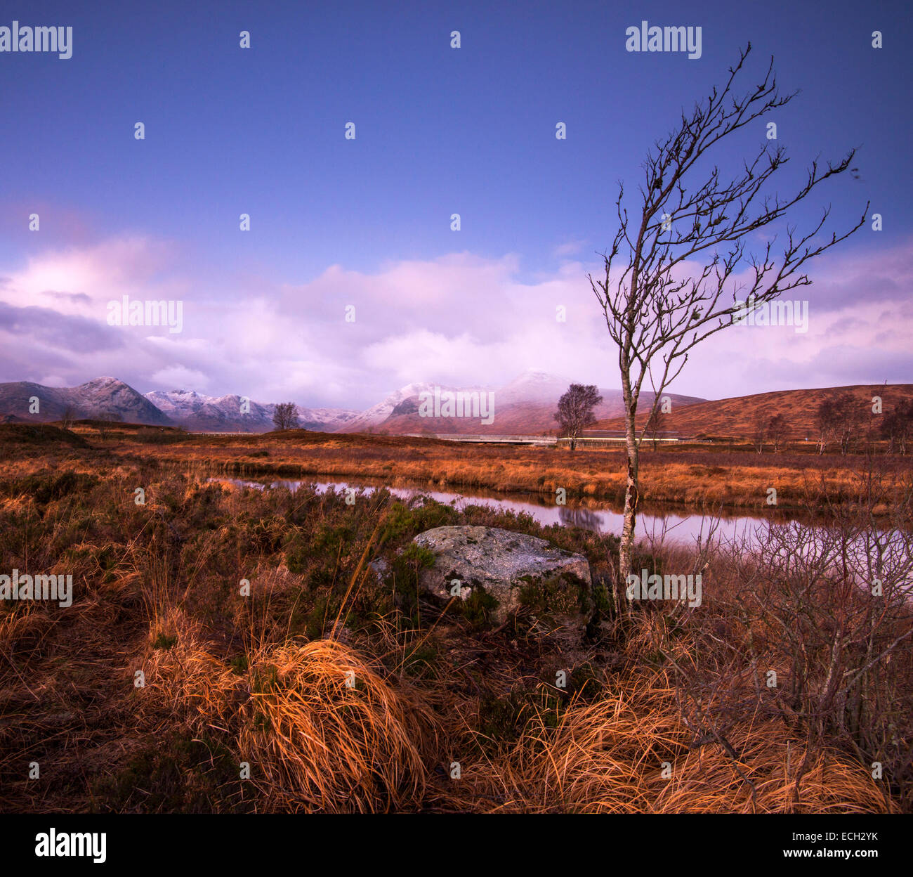 Amanecer de invierno en Loch Rannoch Moor Ba en Glencoe en Escocia, Reino Unido Foto de stock