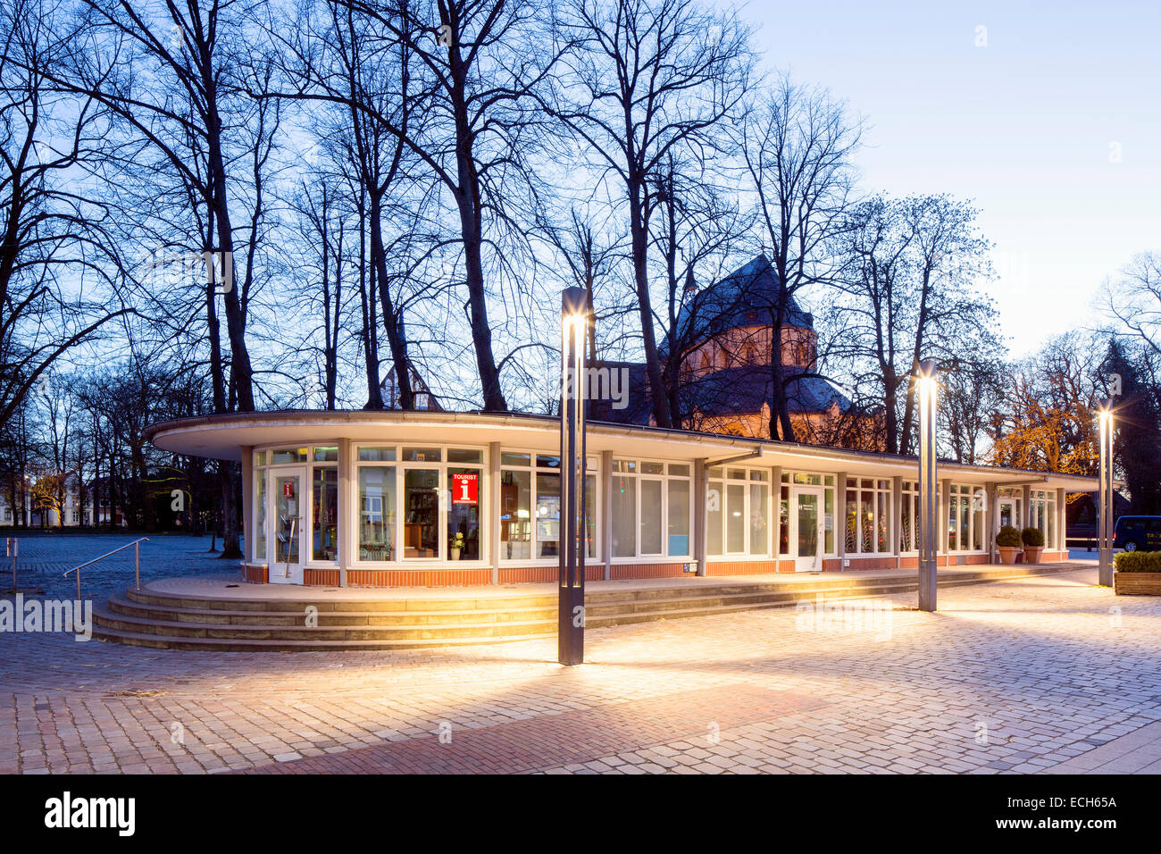 Market Pavilion con información turística y café, en el norte, Frisia Oriental, Baja Sajonia, Alemania Foto de stock