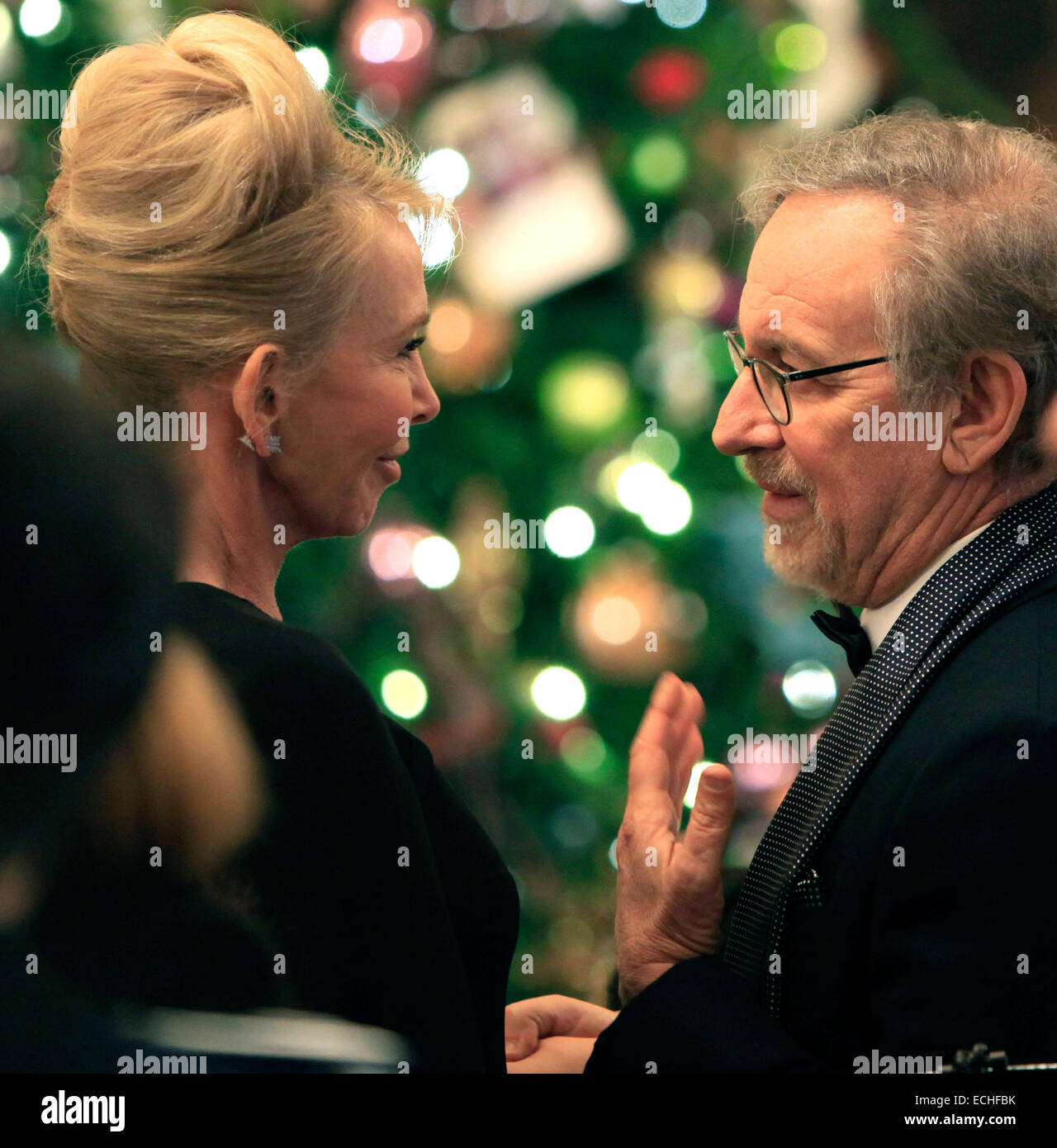 Trudie Styler, esposa de Sting y Steven Spielberg en la recepción en el Salón Este de la Casa Blanca en Washington, DC para el 37º Centro Kennedy homenajeados el domingo, 7 de diciembre de 2014. Crédito: Dennis Brack/piscina a través del CNP - SIN CABLE SERVICIO - Foto de stock