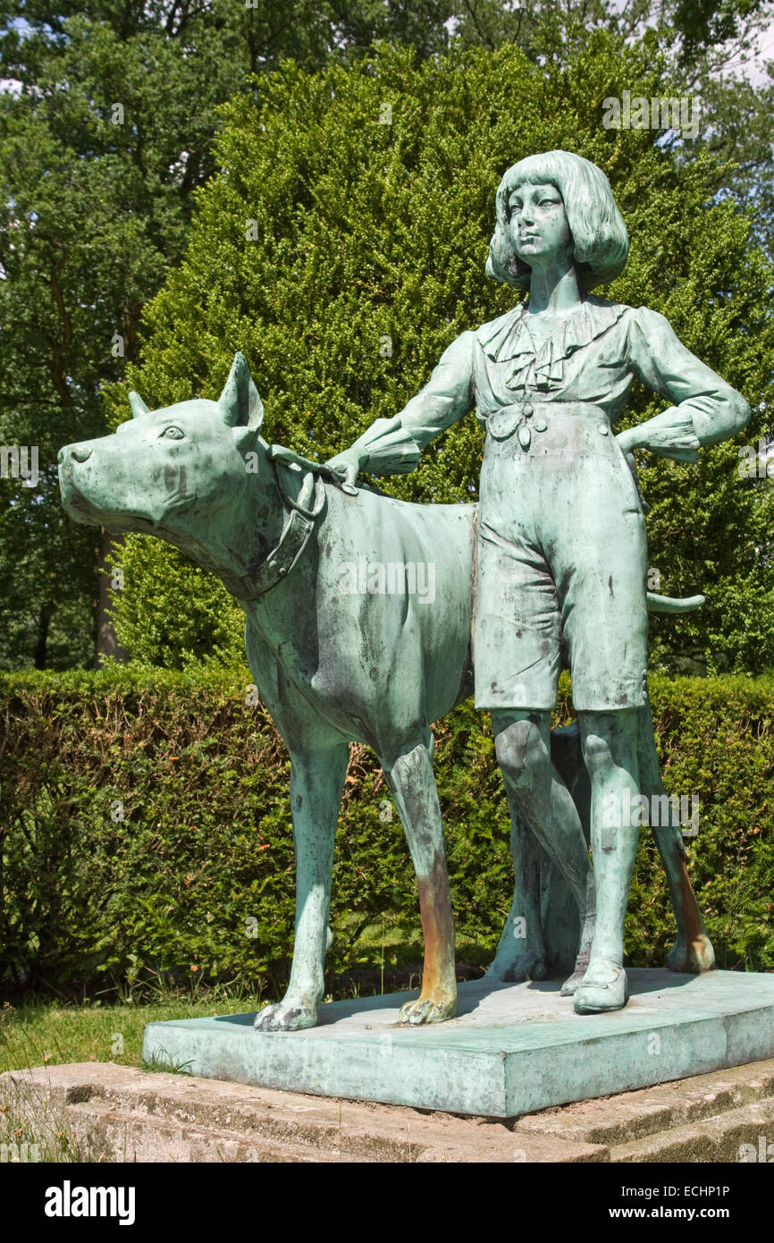 Europa, Deutschland, Niedersachsen, Soegel, Jagdschloss Clemenswerth, Klostergarten Skulptur im Foto de stock