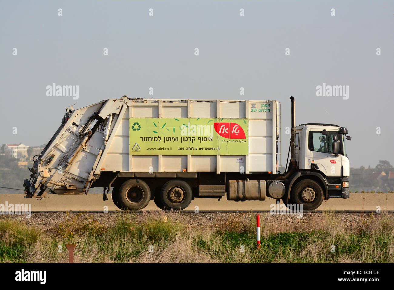 Camión de reciclaje de papel fotografías e imágenes de alta resolución -  Alamy