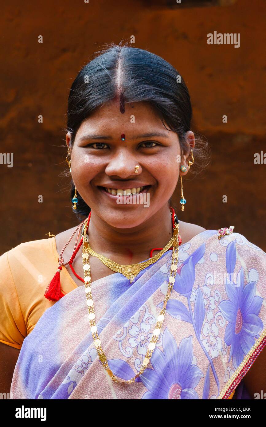 La India, Chhattisgarh, Duganpal adivasi tribu Muria, retrato de mujer Foto de stock