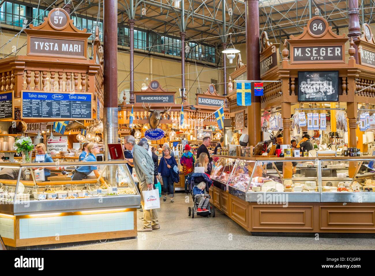 Suecia, Estocolmo, distrito Ostermalm Ostermalm (mercado cubierto) Saluhall Ostermalms Isak Gustaf Clason diseñados por arquitectos y Kasper Salin inaugurado en 1888 en presencia del rey Oscar II. Foto de stock