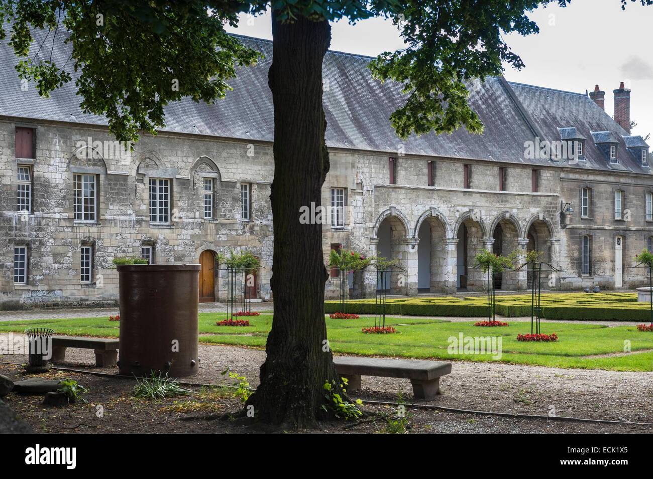 Francia, Oise, Beauvais, antiguo palacio del obispo, el Old Courthouse, ahora museo del Departement de Oise Foto de stock